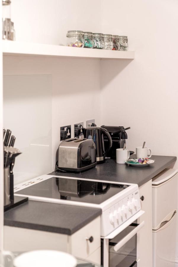 Soho & Covent Garden Apartment, Sleeps 3 London Eksteriør billede