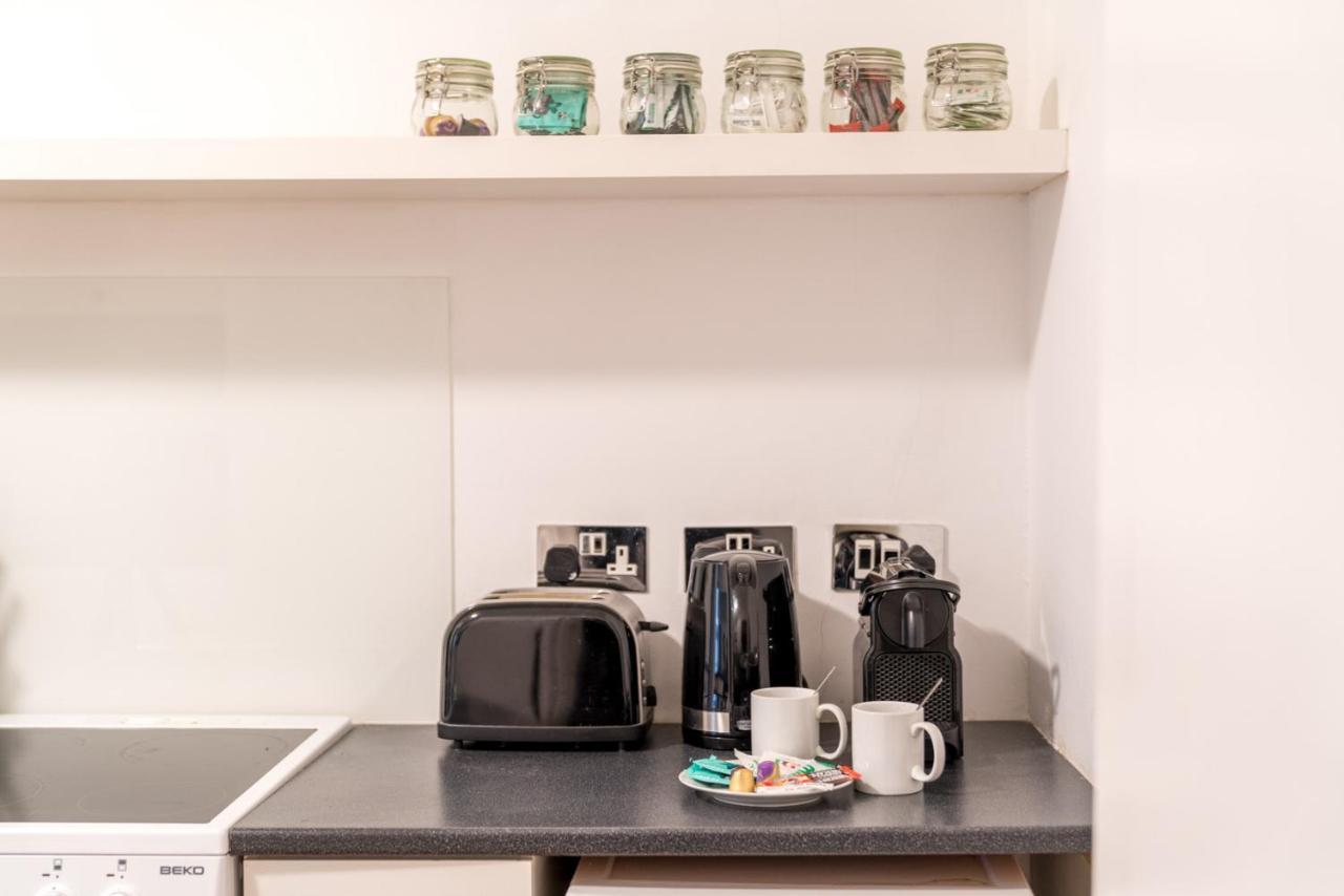 Soho & Covent Garden Apartment, Sleeps 3 London Eksteriør billede