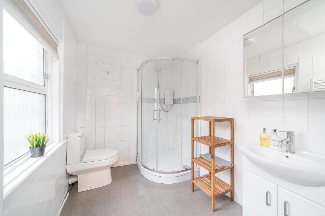 Soho & Covent Garden Apartment, Sleeps 3 London Eksteriør billede